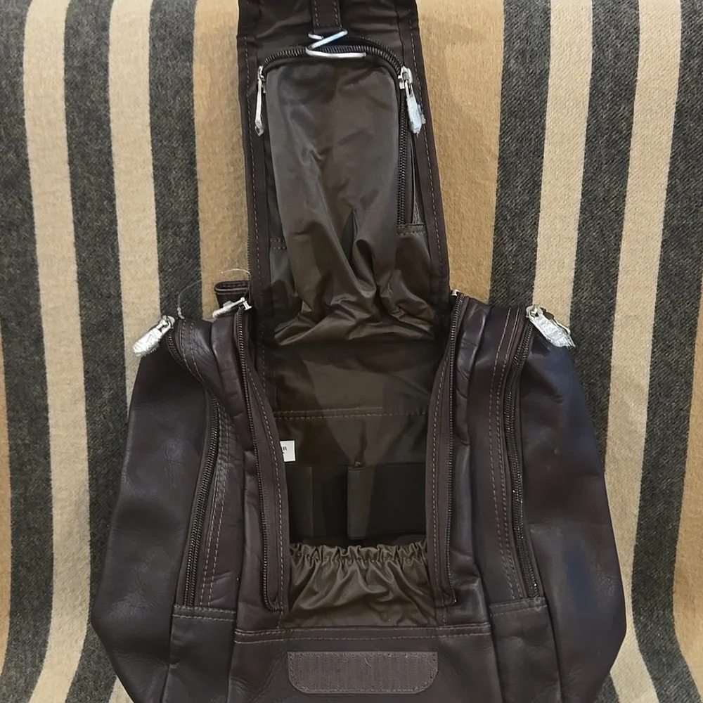 Brown Leather Hanging Travel Toiletry Kit NWOT - Picture 7 of 13